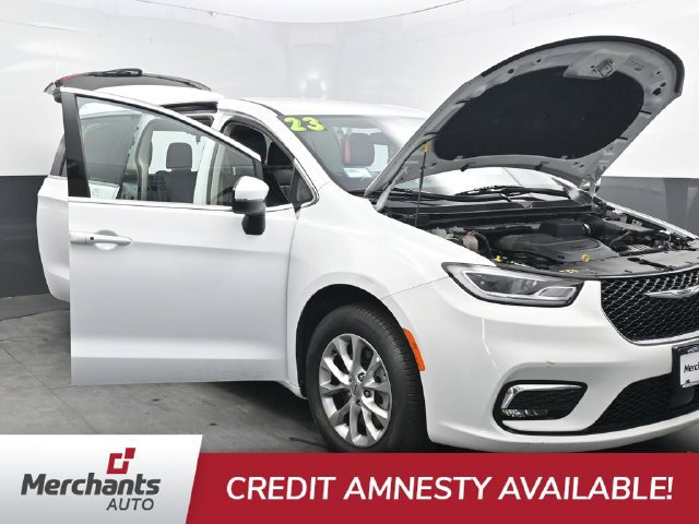 Used 2023 Chrysler Pacifica Touring-L AWD/4WD image 42
