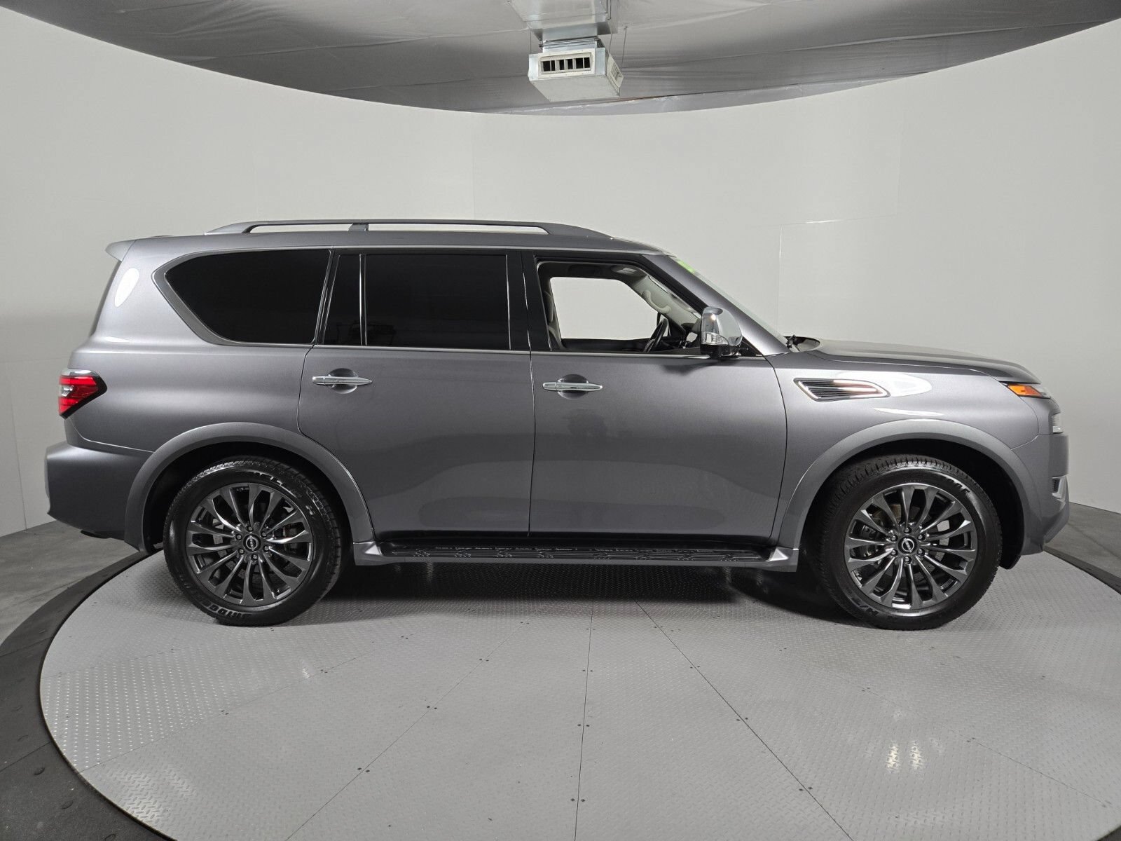 Used 2023 Nissan Armada Platinum w/ Captain's Chairs Package AWD/4WD image 3