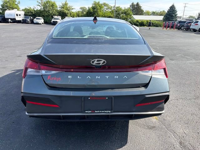 Used 2025 Hyundai Elantra SEL FWD image 6