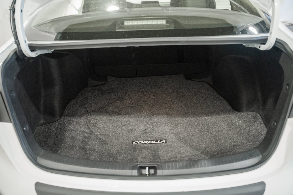 Used 2023 Toyota Corolla LE w/ Carpet Mat Package (TMS) FWD image 6