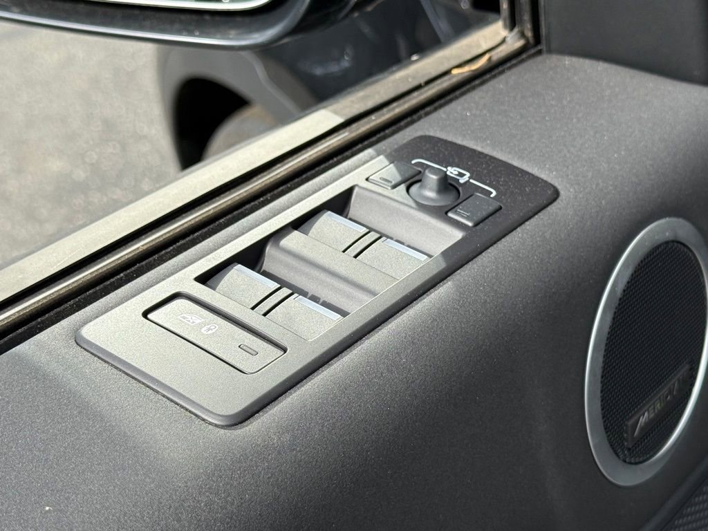 Certified 2025 Land Rover Discovery S AWD/4WD image 12