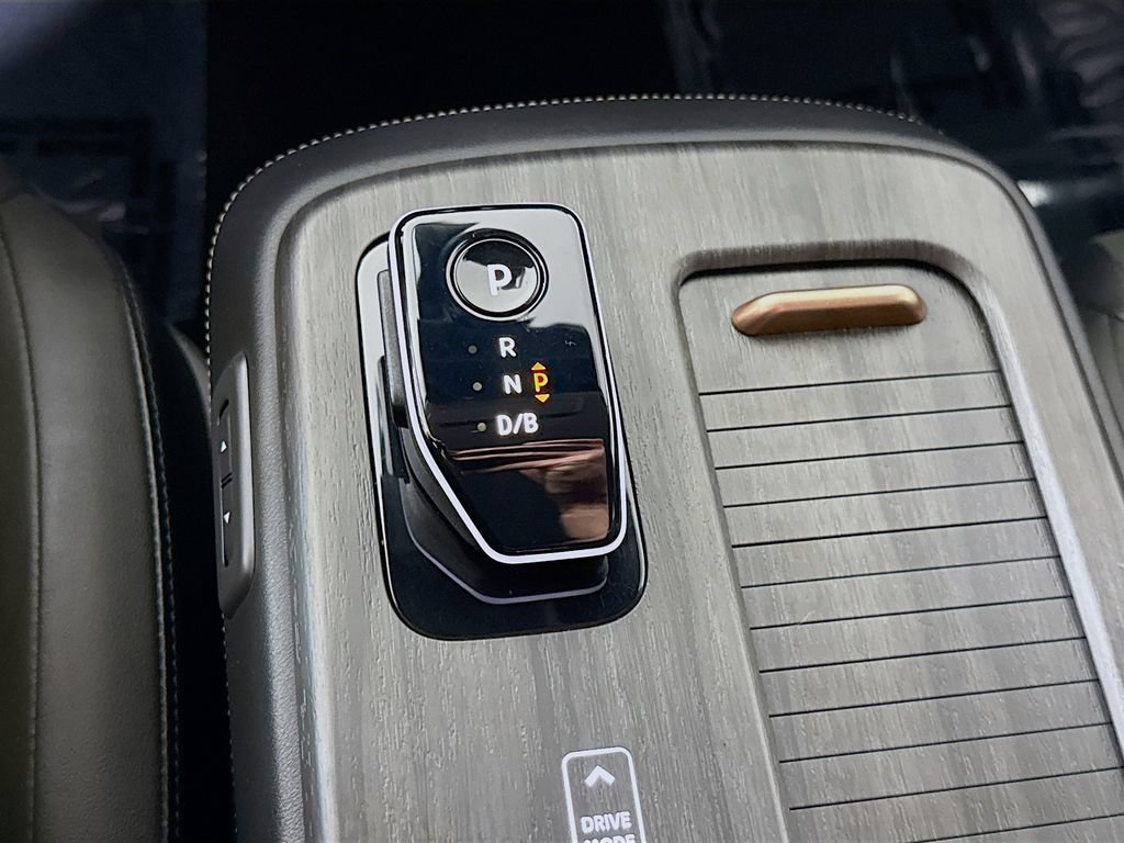 Used 2023 Nissan Ariya AWD image 10