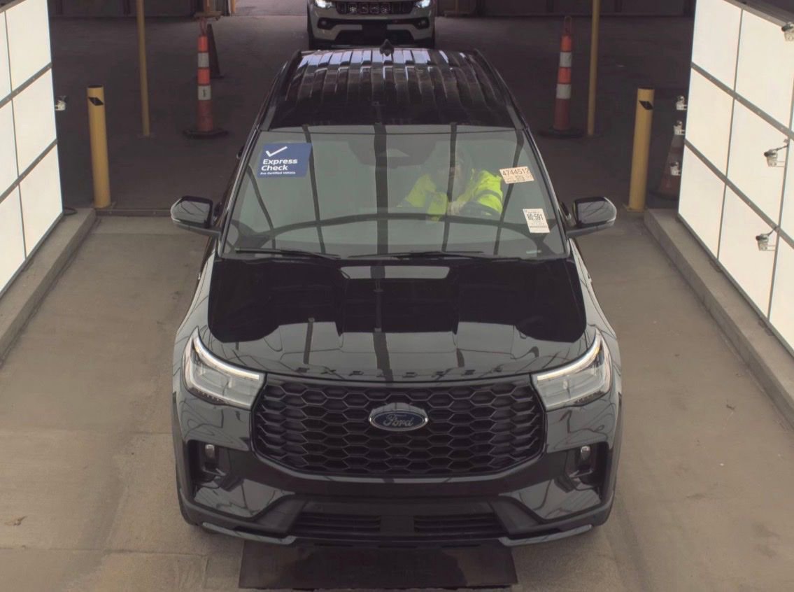Certified 2025 Ford Explorer ST-Line w/ Premium Package AWD/4WD image 16
