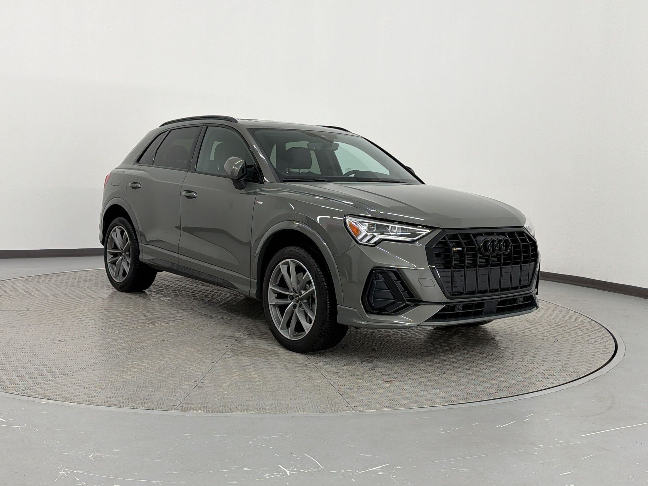 Used 2025 Audi Q3 2.0T Premium w/ Convenience Package AWD/4WD image 7