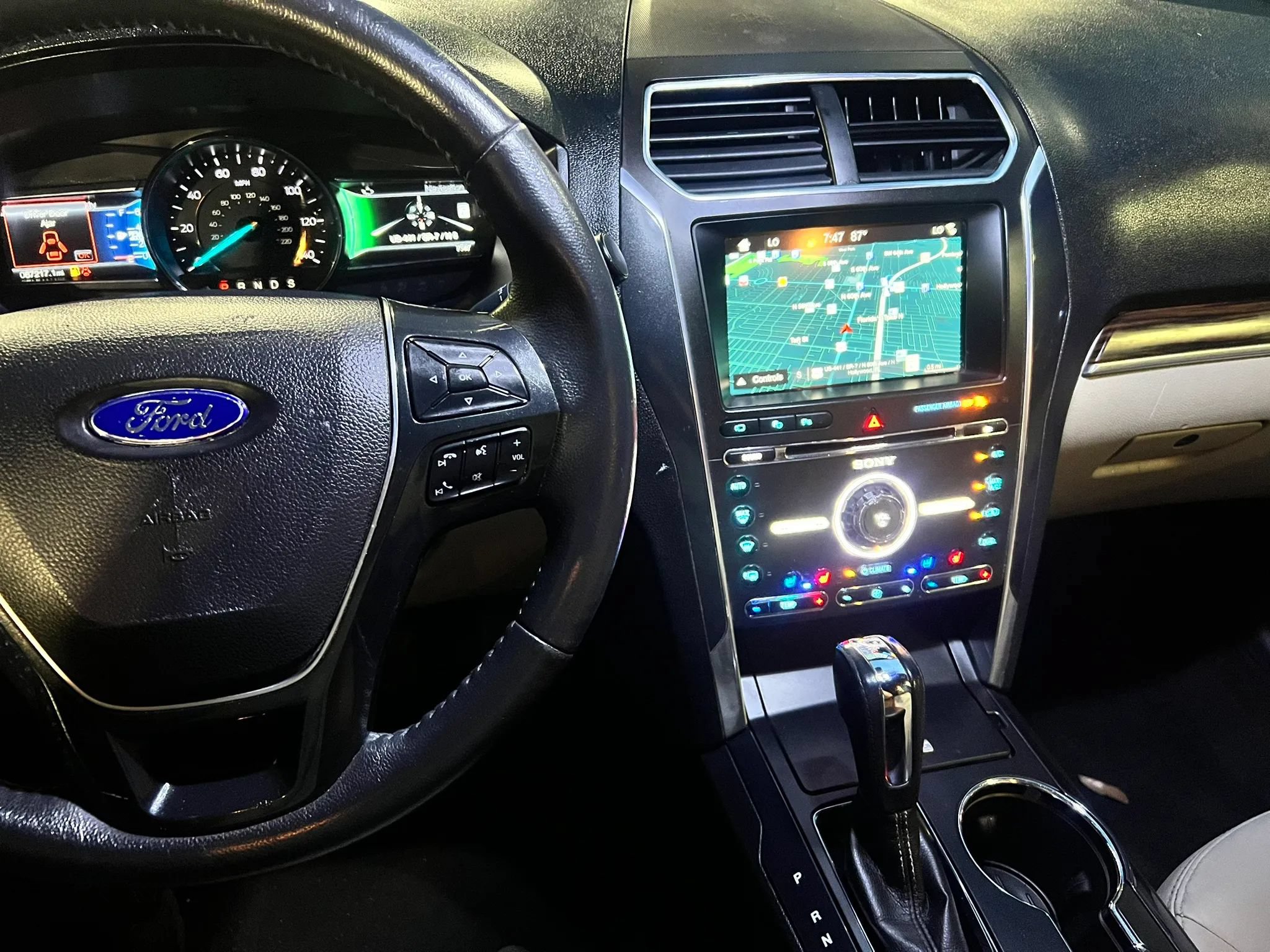 Used 2018 Ford Explorer Limited w/ Equipment Group 301A AWD/4WD image 14