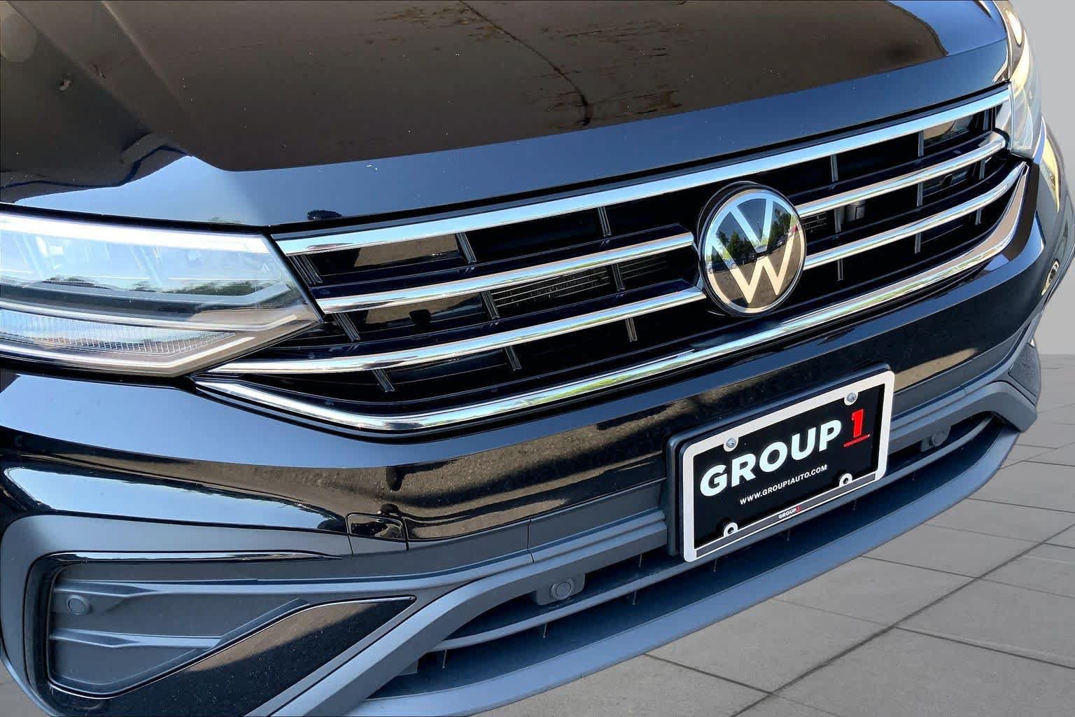 Used 2024 Volkswagen Tiguan SE AWD/4WD image 29