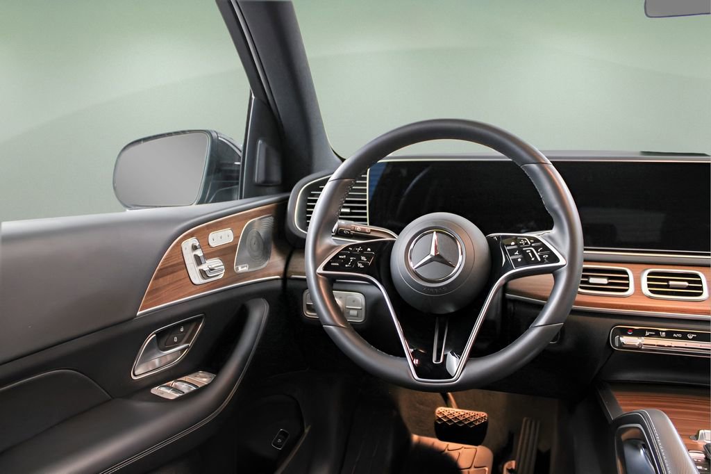 Used 2025 Mercedes-Benz GLE 350 4MATIC image 13