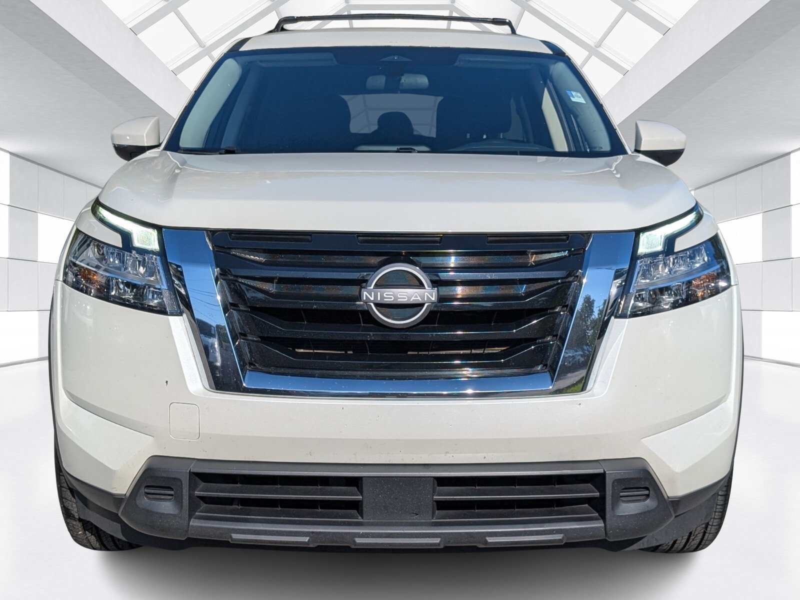 Used 2022 Nissan Pathfinder SV image 2