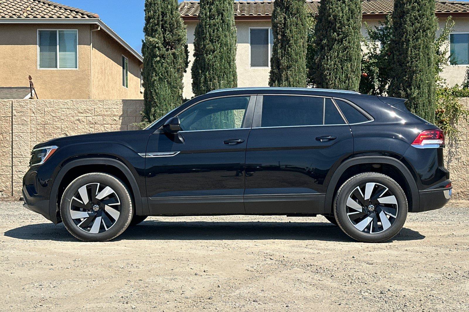 New 2026 Volkswagen Atlas Cross Sport SE FWD image 6