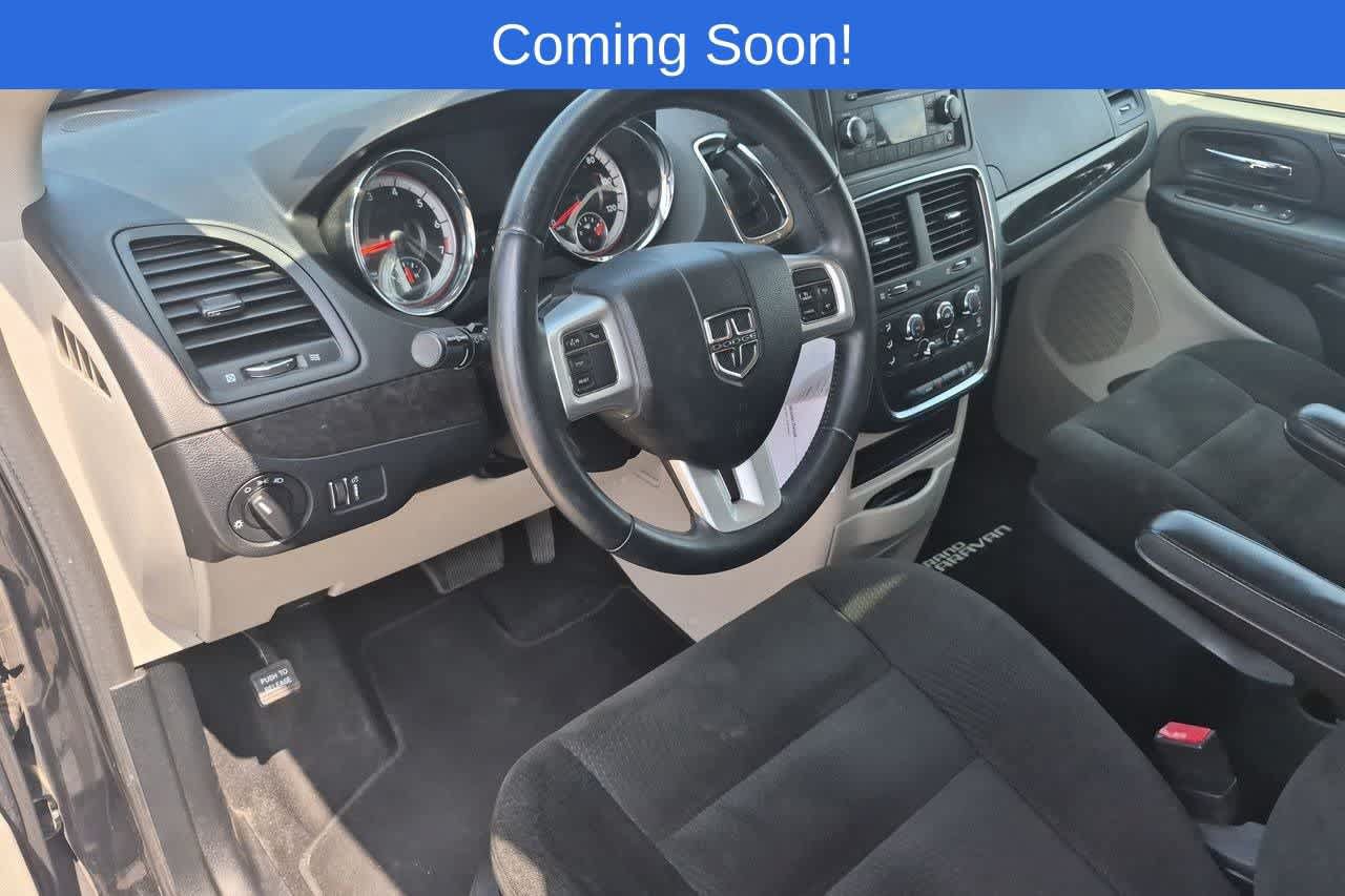 Used 2016 Dodge Grand Caravan SE w/ Quick Order Package 29E SE FWD image 2