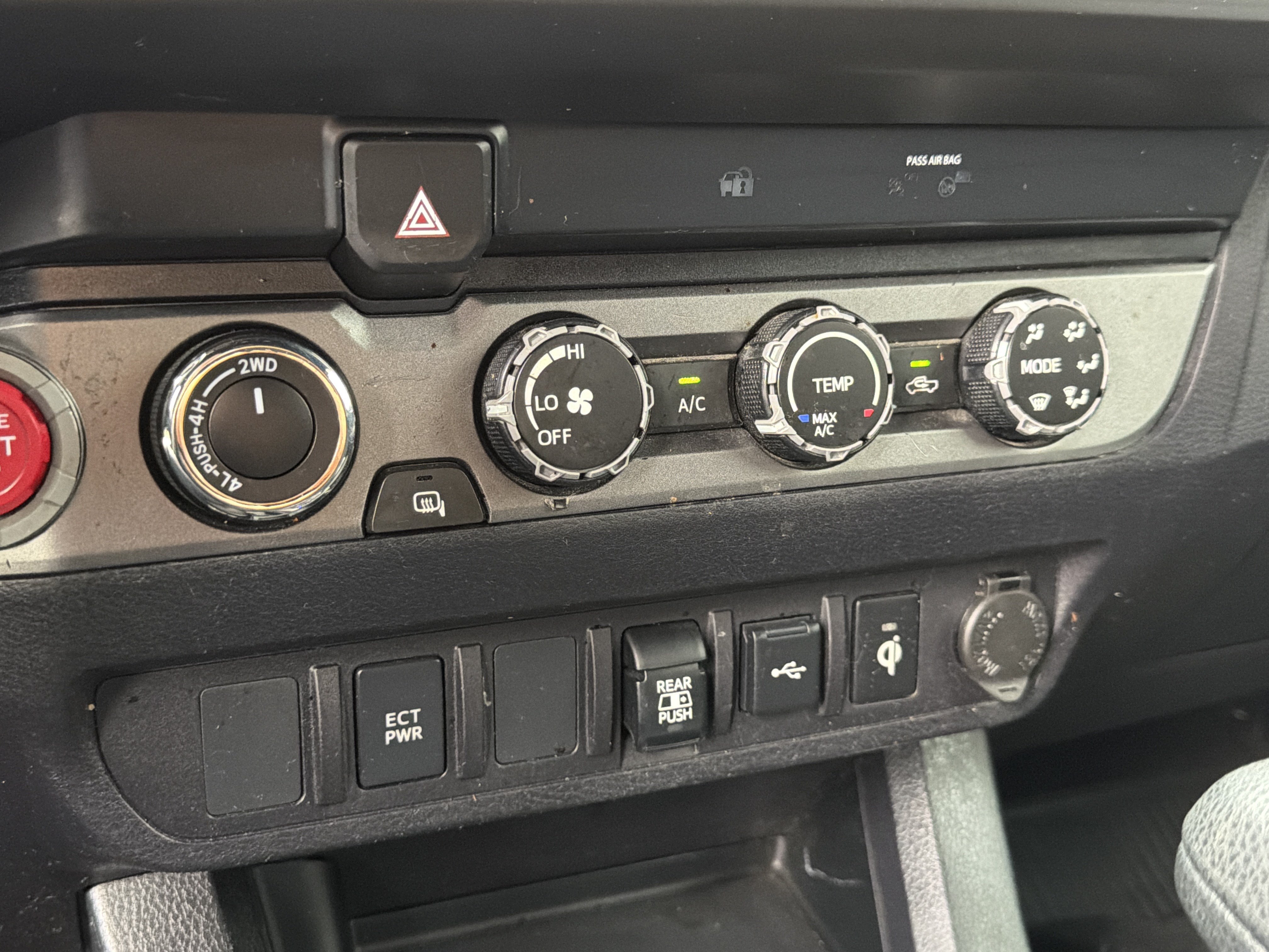 Used 2020 Toyota Tacoma TRD Off-Road AWD/4WD image 35
