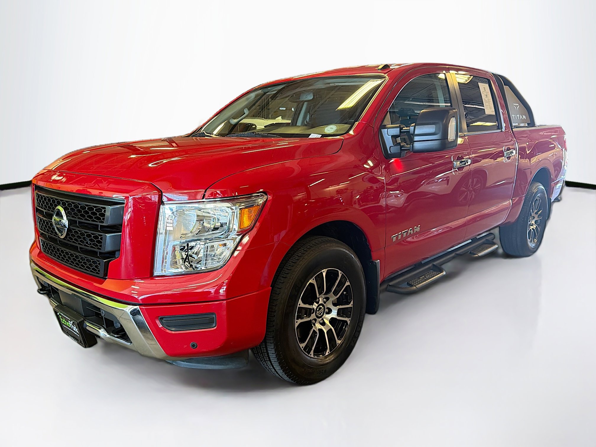 Used 2021 Nissan Titan SV w/ SV Convenience Package image 3