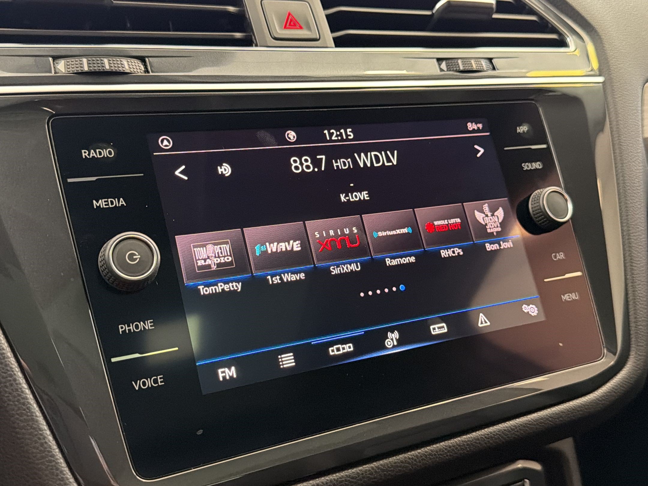 Used 2021 Volkswagen Tiguan SE w/ Panoramic Sunroof Package FWD image 24