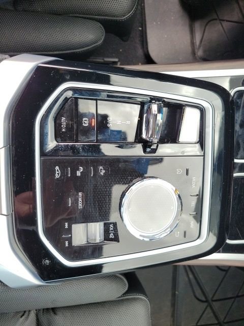 Used 2023 BMW 740i w/ Parking Assistance Package image 14