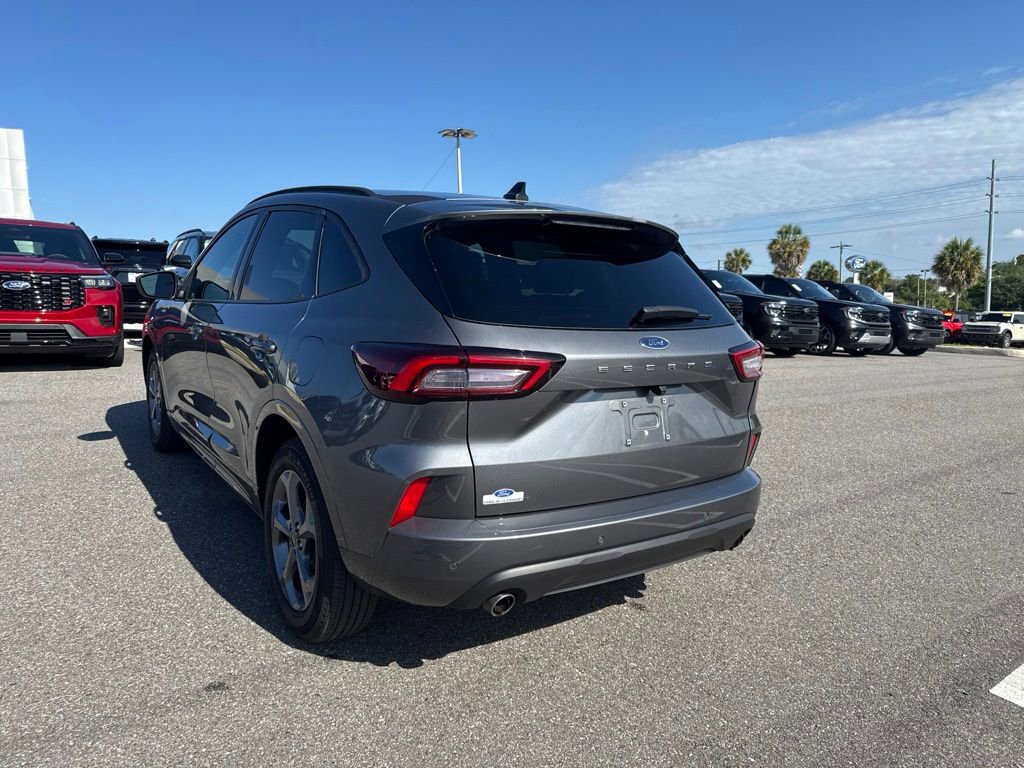 Used 2023 Ford Escape ST-Line w/ Tech Pack #1 FWD image 3