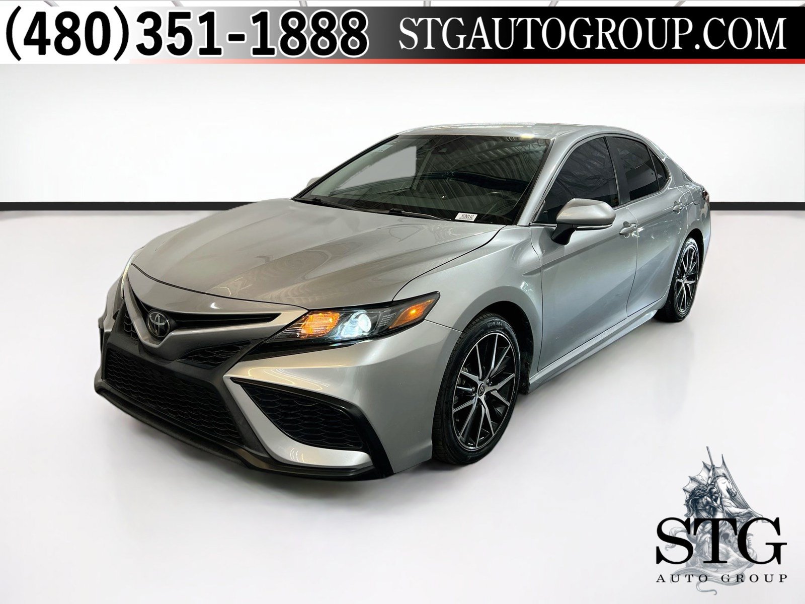 Used 2023 Toyota Camry SE FWD image 1