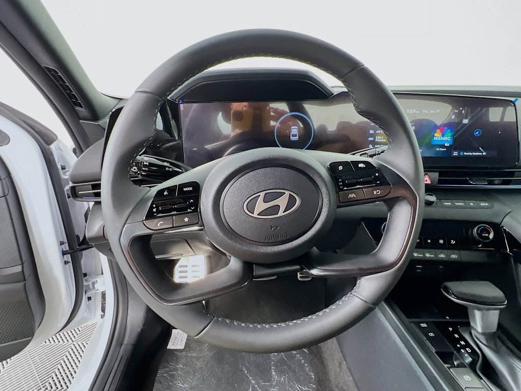 New 2025 Hyundai Elantra SEL image 9