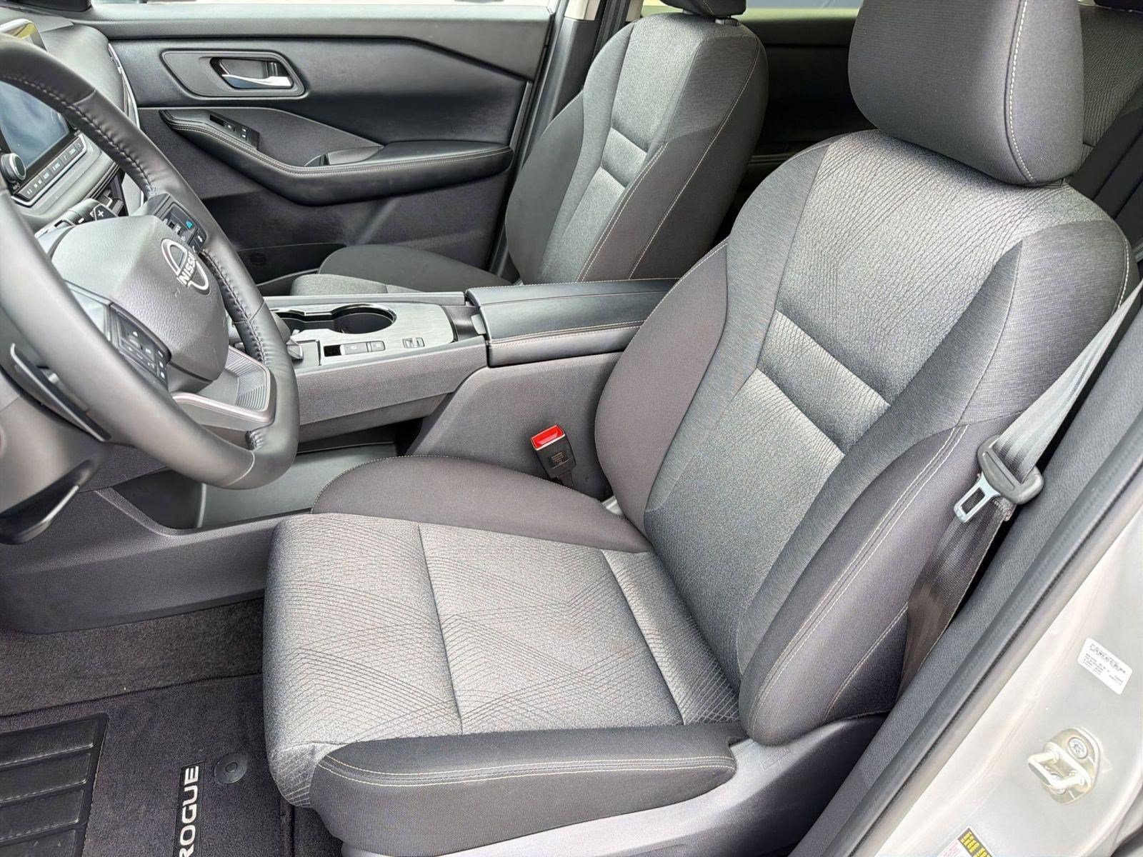 Used 2025 Nissan Rogue SV FWD image 5