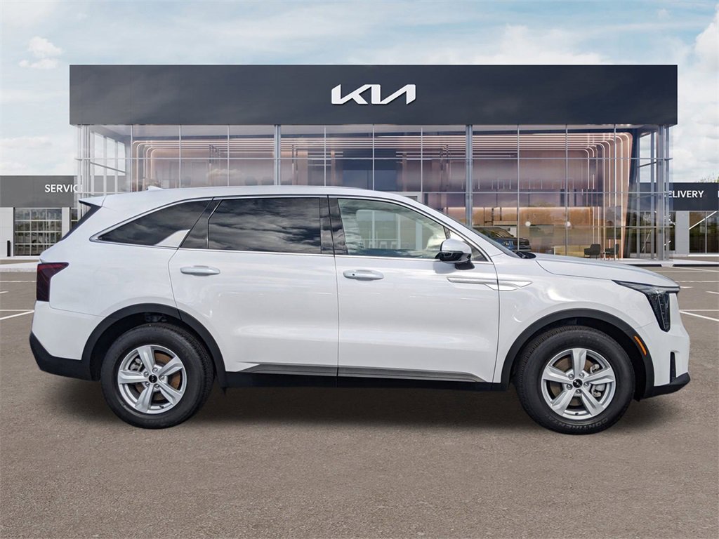 Certified 2025 Kia Sorento LX image 3