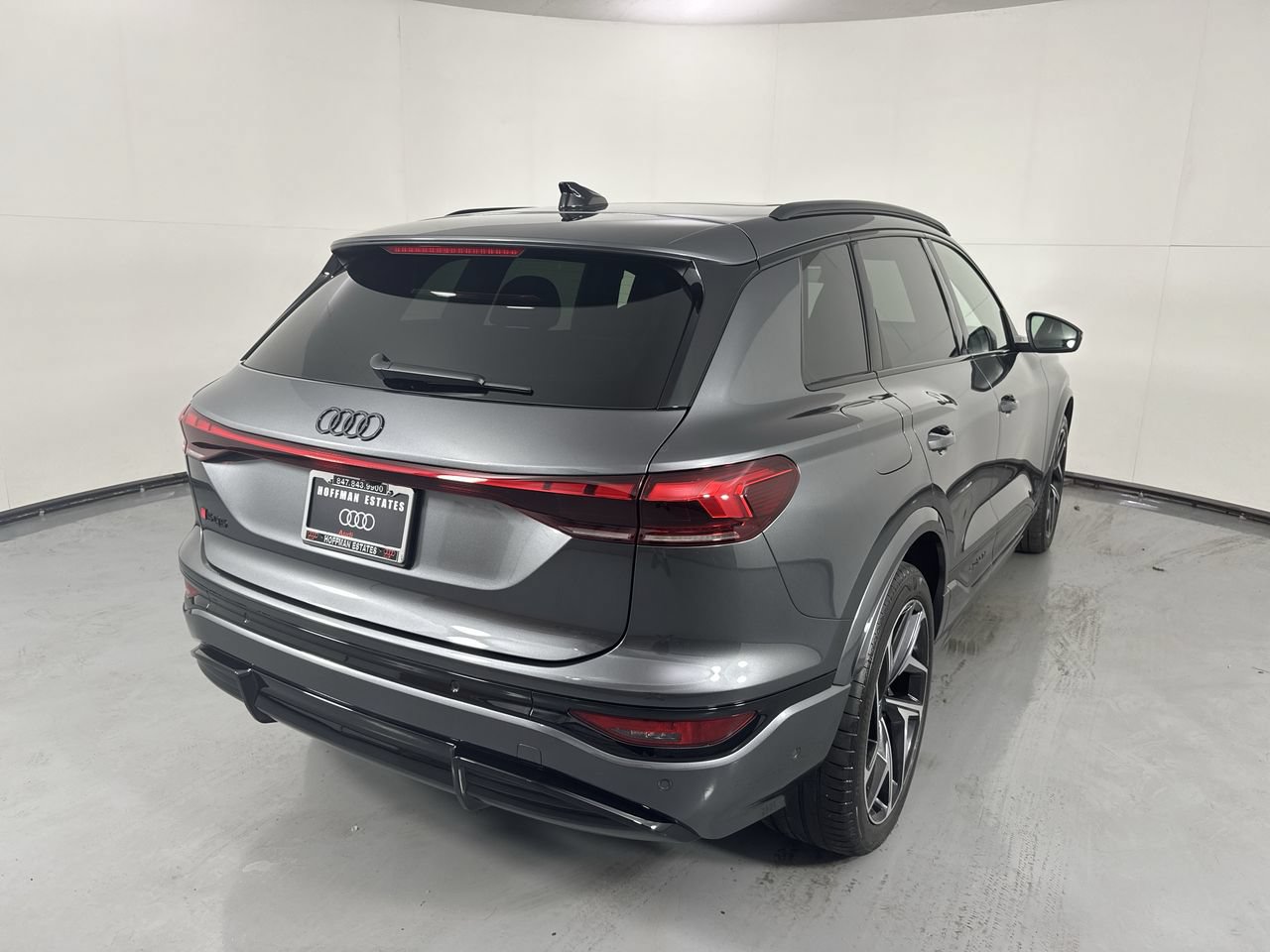 Used 2025 Audi SQ6 e-tron Premium Plus w/ Premium Plus AWD/4WD image 36
