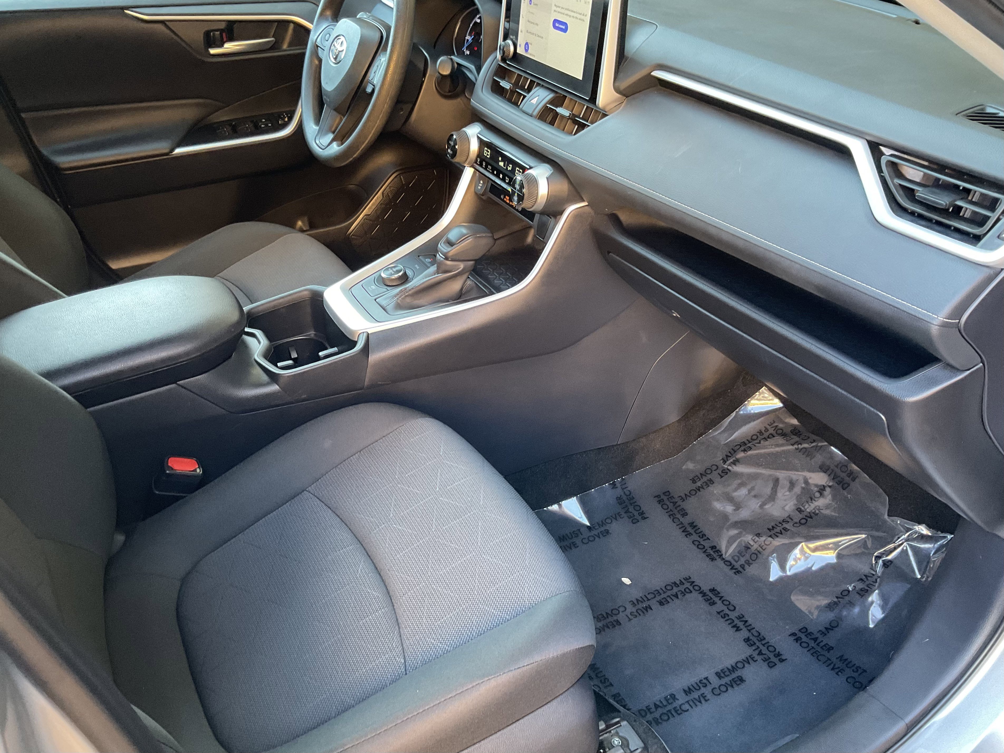 Used 2025 Toyota RAV4 XLE AWD/4WD image 18