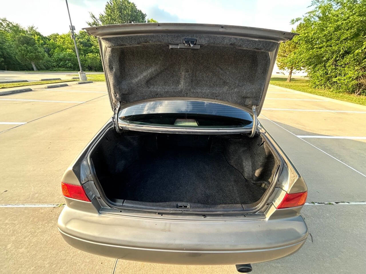 Used 2001 Toyota Camry LE FWD image 10