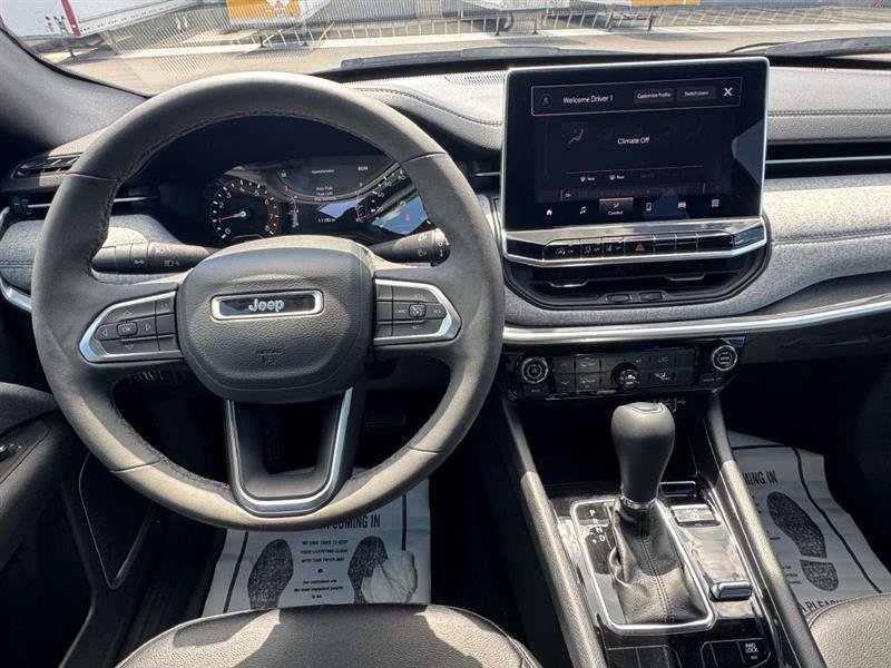 Used 2024 Jeep Compass Latitude AWD/4WD image 33