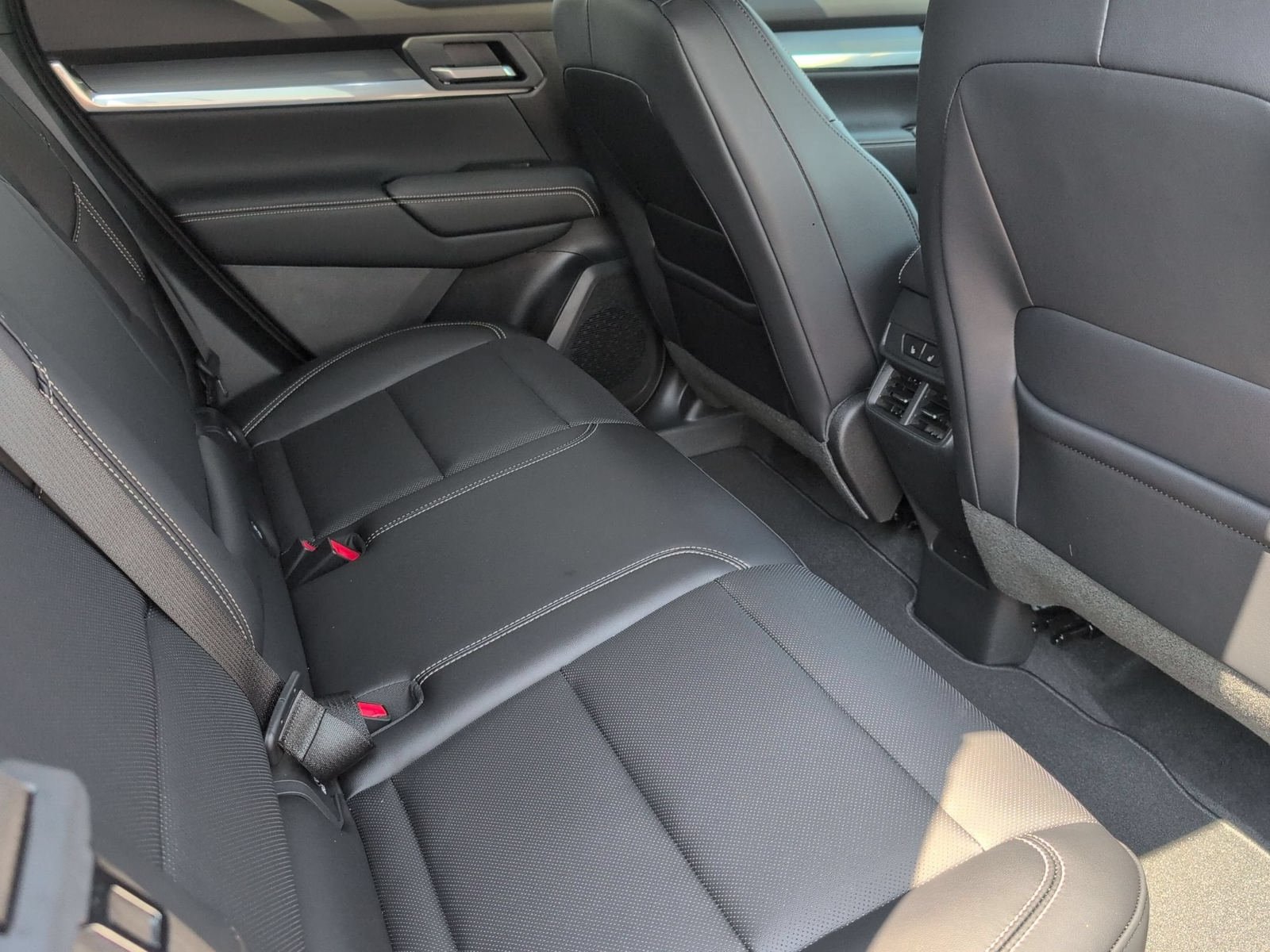 New 2027 GMC Terrain Elevation w/ Elevation Premium Package FWD image 28