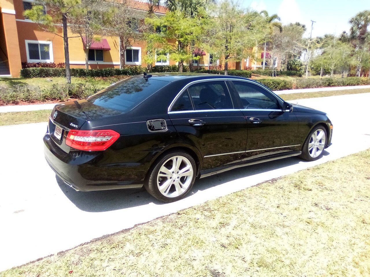 Used 2013 Mercedes-Benz E 350 4MATIC Sedan image 5
