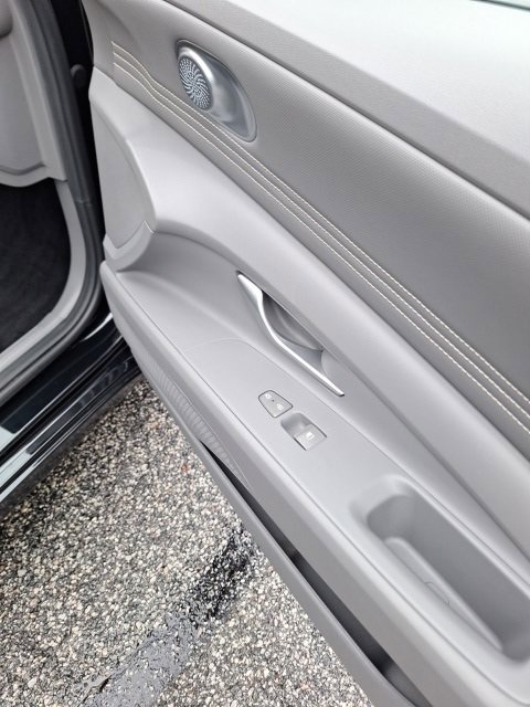 Used 2023 Hyundai Elantra SEL w/ Convenience Package image 13