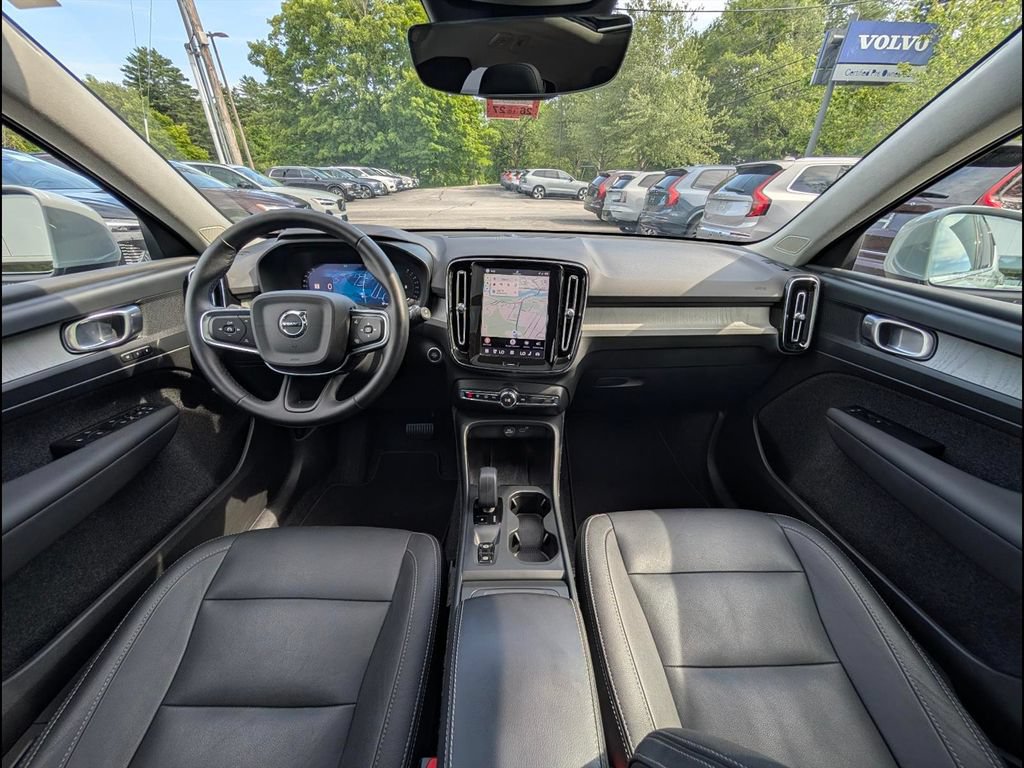 Certified 2025 Volvo XC40 B5 Plus AWD/4WD image 13