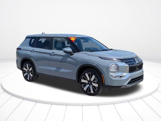 New 2026 Mitsubishi Outlander SE image 2