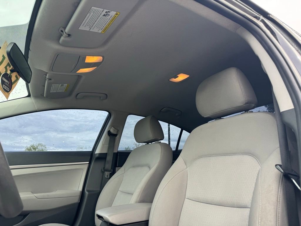 Used 2018 Hyundai Elantra SE image 18