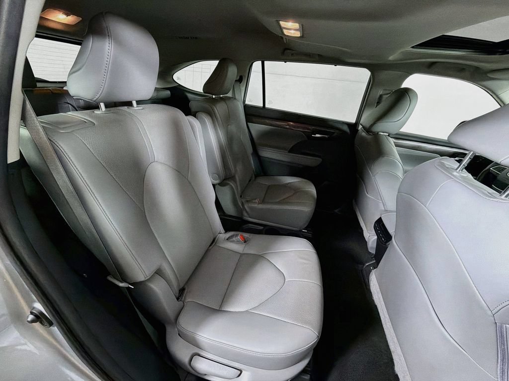 Used 2023 Toyota Highlander Limited AWD/4WD image 29