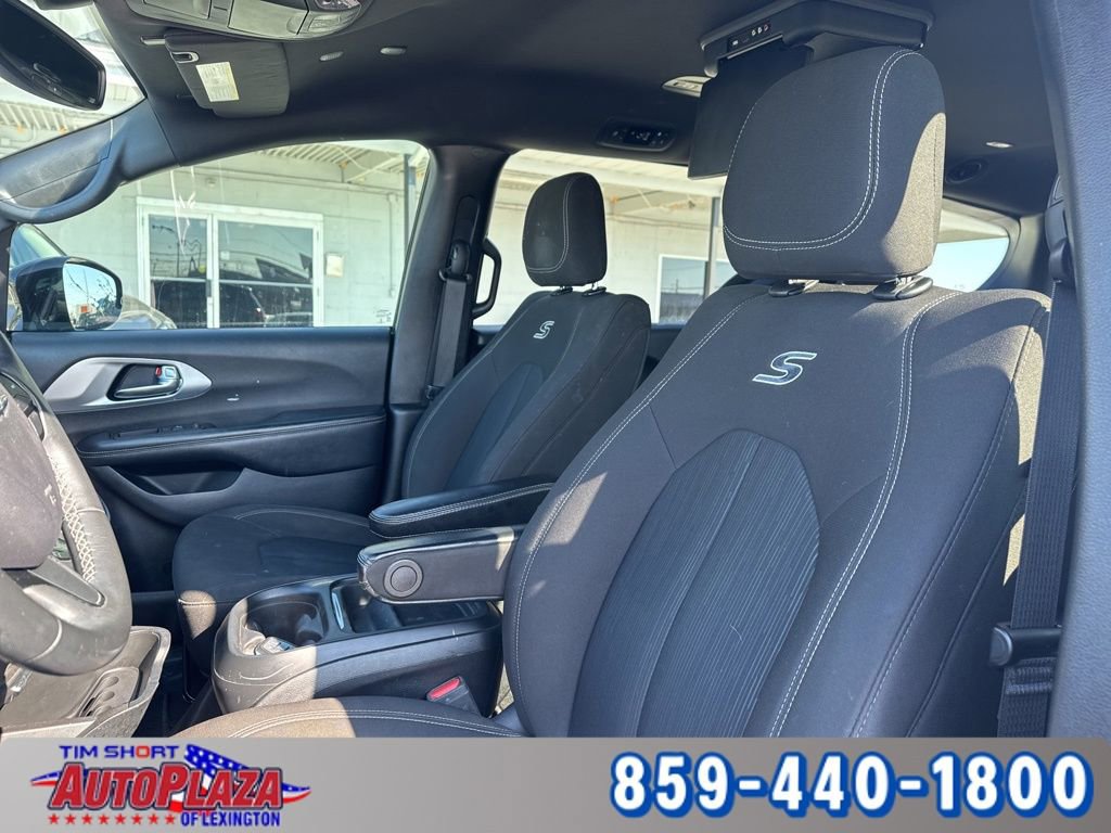 Used 2020 Chrysler Pacifica Touring w/ S Appearance Package image 13