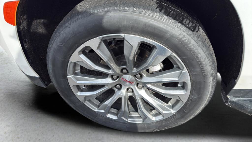 Used 2021 GMC Yukon Denali w/ Advanced Technology Package image 10