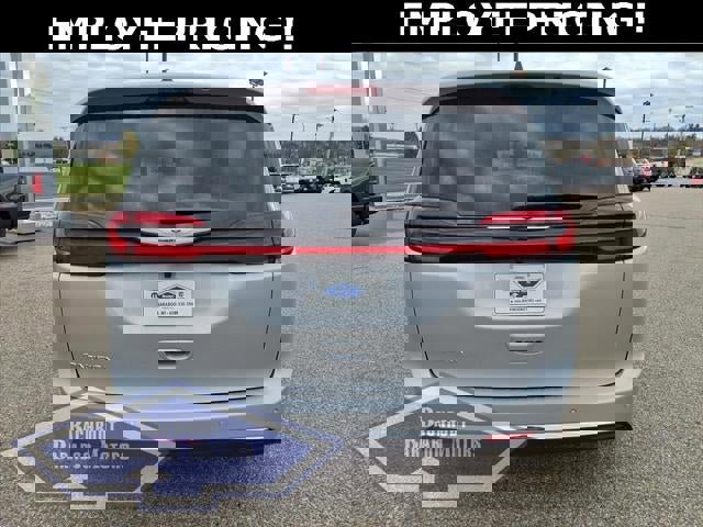 New 2026 Chrysler Pacifica Select image 38