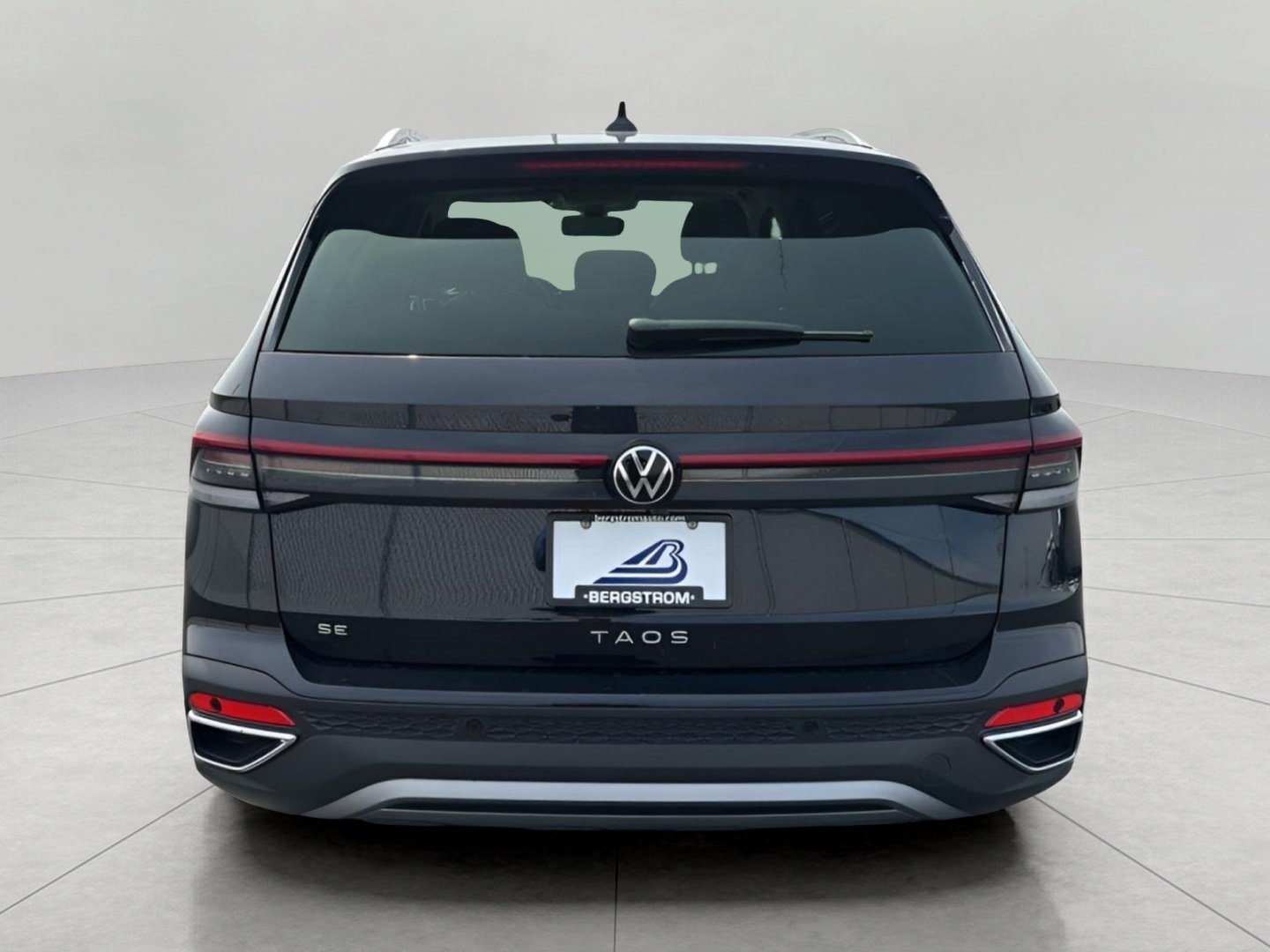 New 2026 Volkswagen Taos SE FWD image 6