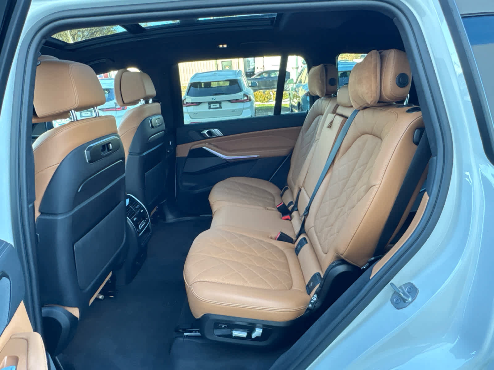 Certified 2023 BMW X7 xDrive40i w/ M Sport Package image 17