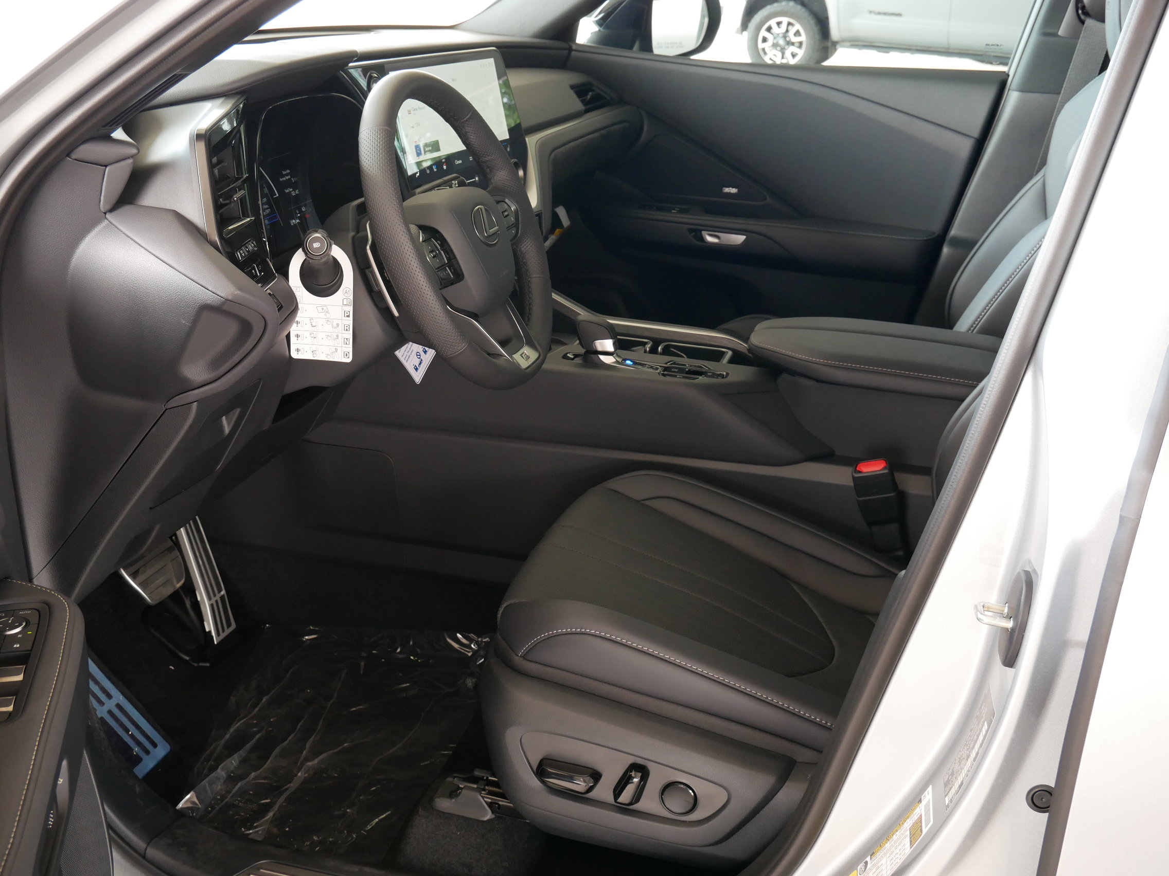 New 2026 Lexus TX 500h AWD image 4