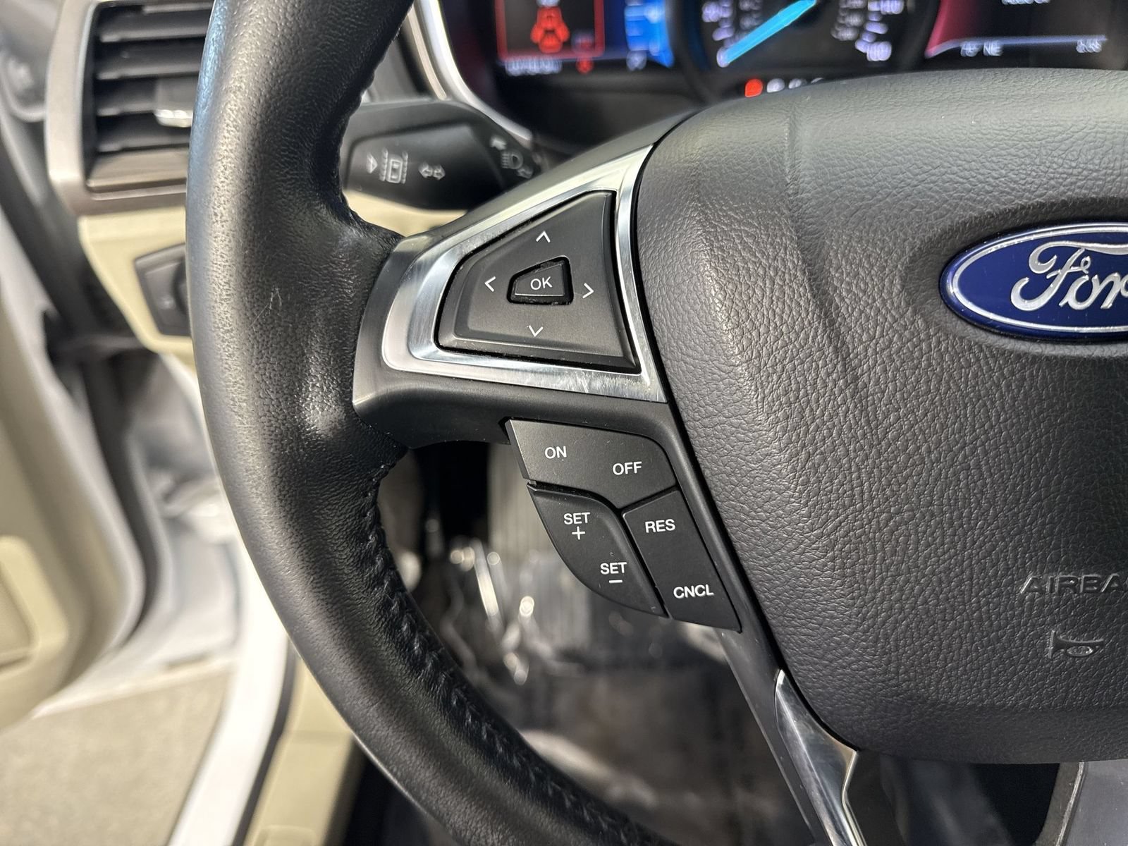 Used 2020 Ford Fusion SEL FWD image 12