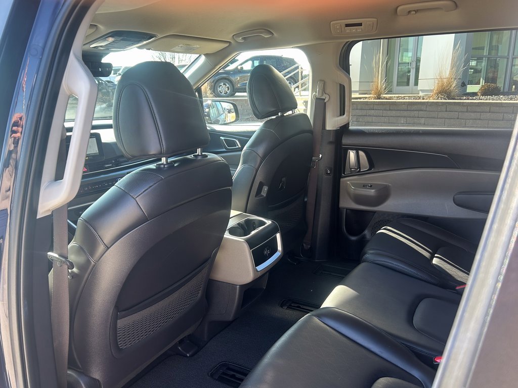 Used 2025 Kia Carnival image 13