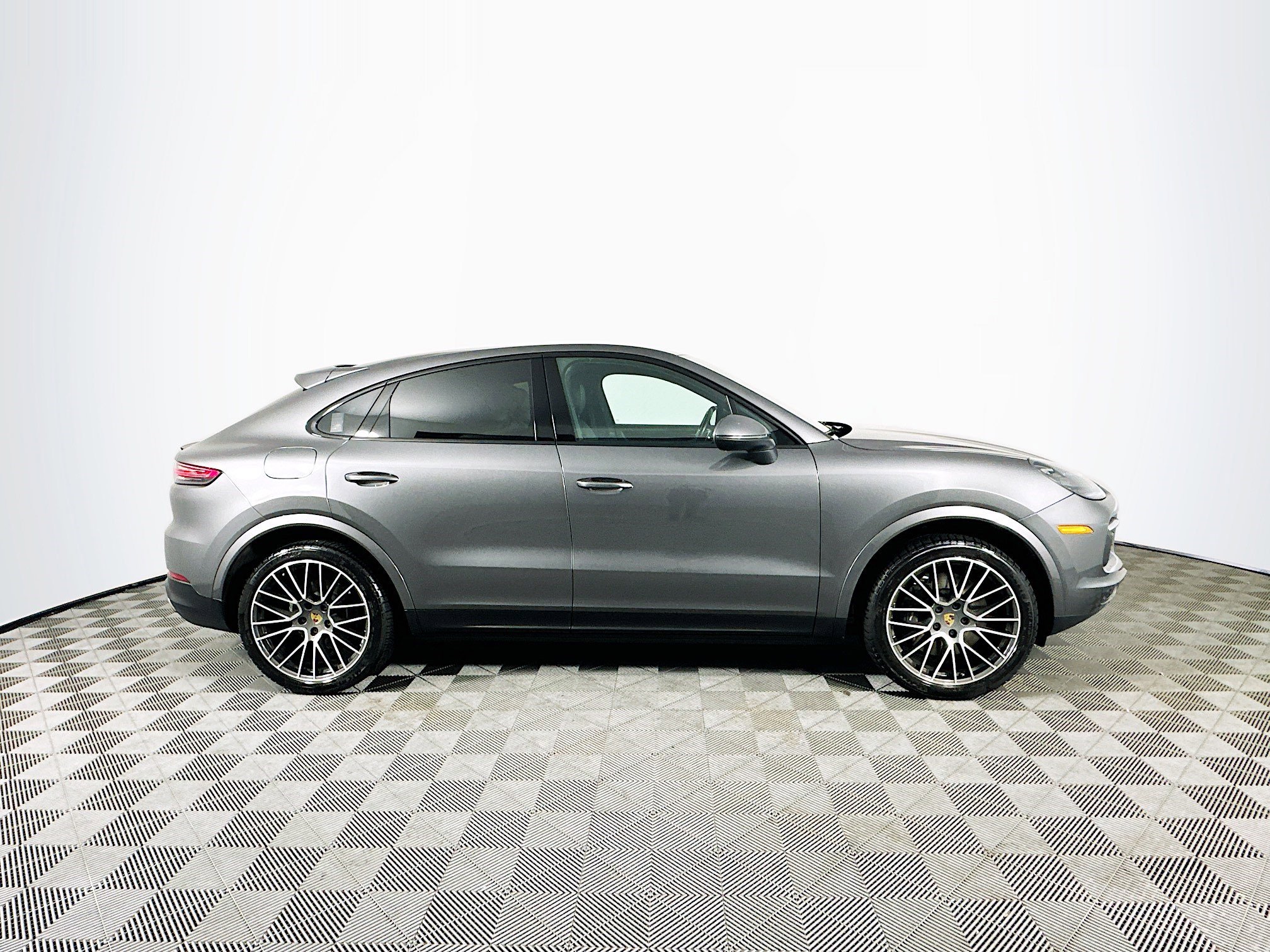 Used 2021 Porsche Cayenne Coupe image 8