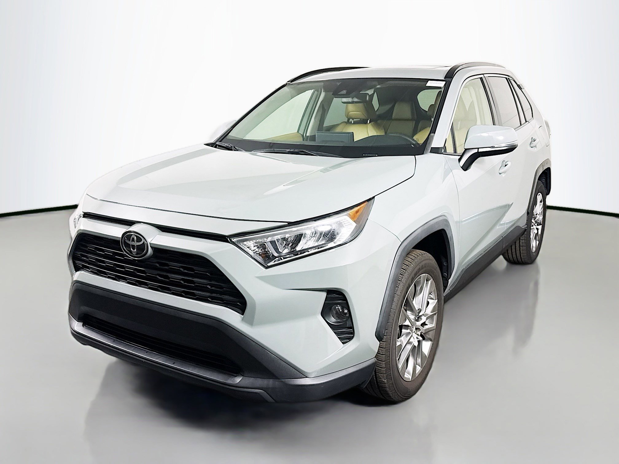 Used 2019 Toyota RAV4 XLE Premium image 4