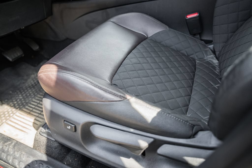 Used 2019 Toyota C-HR Limited FWD image 33