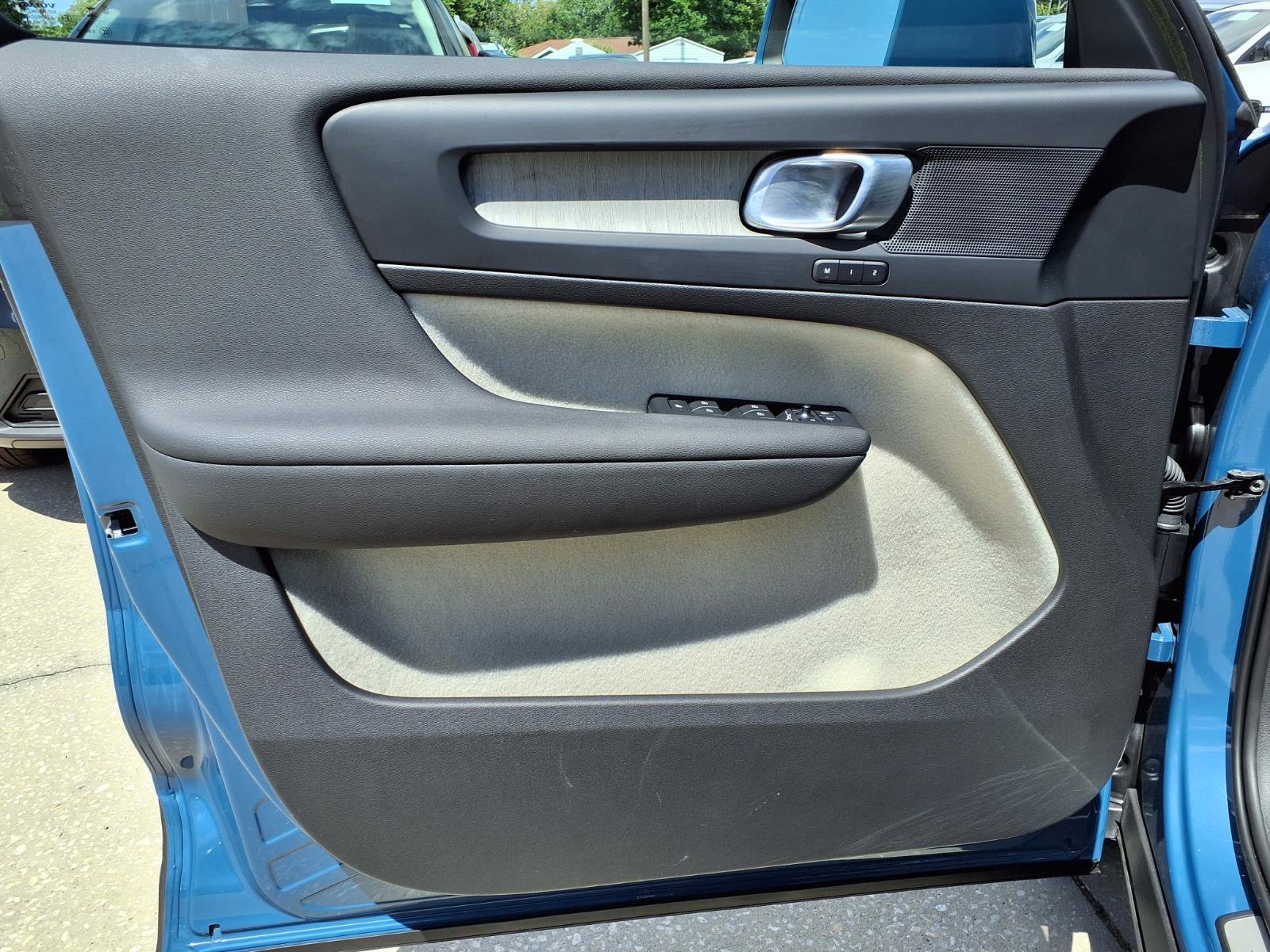 Certified 2023 Volvo XC40 B5 Plus AWD/4WD image 20