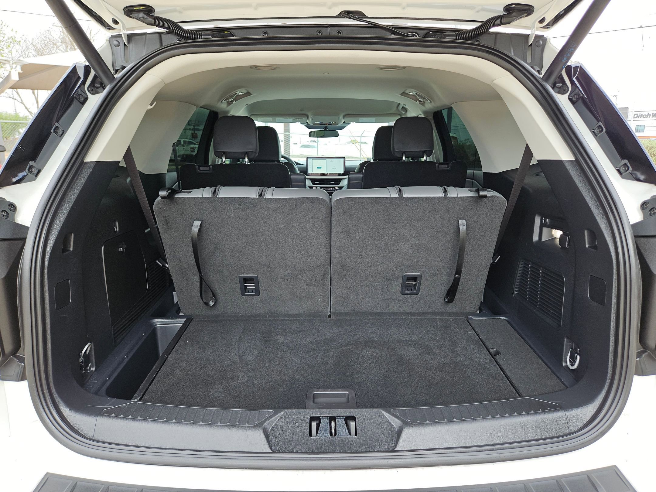 Used 2025 Ford Explorer Active w/ Active Comfort Package RWD image 24