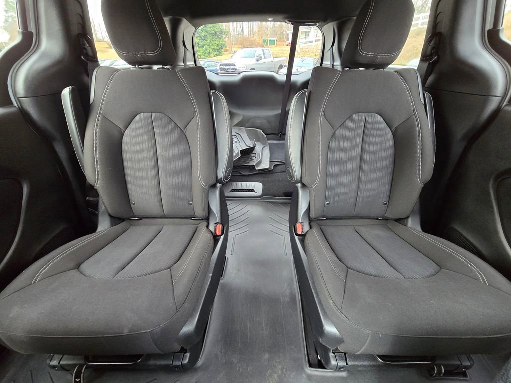 Used 2020 Chrysler Pacifica Touring w/ S Appearance Package image 44