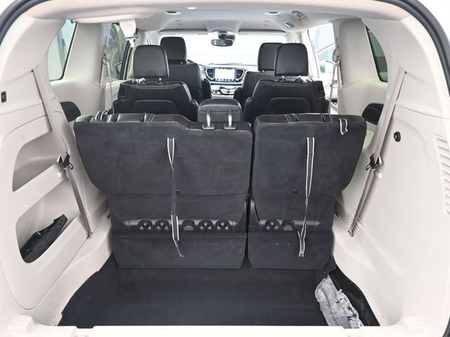 Used 2023 Chrysler Pacifica Touring-L image 27