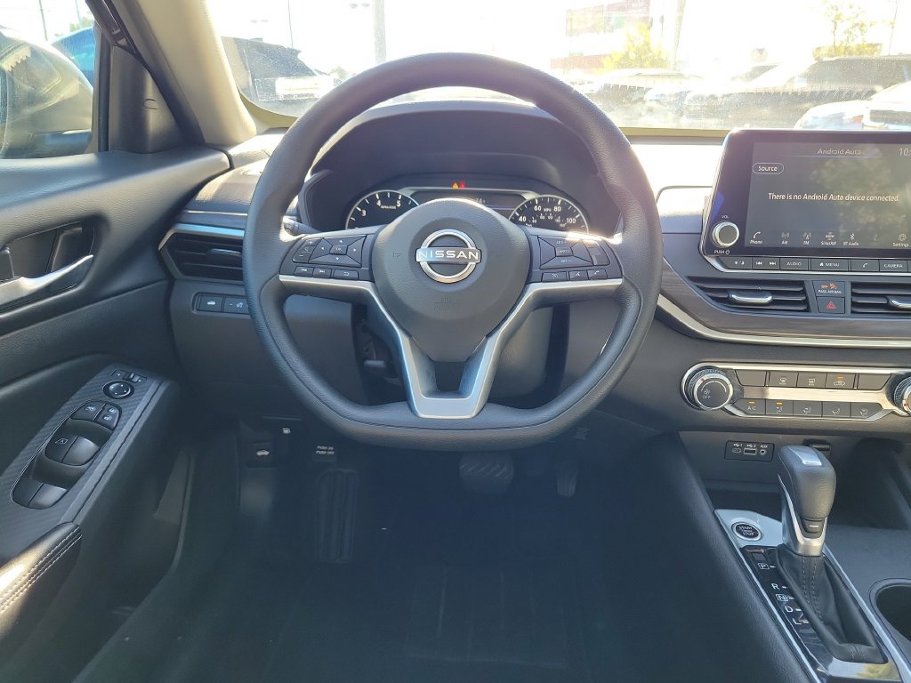 Used 2025 Nissan Altima 2.5 SV FWD image 14
